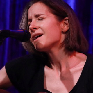 LauraStevenson_122EE