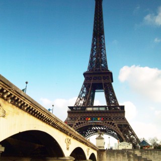 EiffelTowerUnderBridge